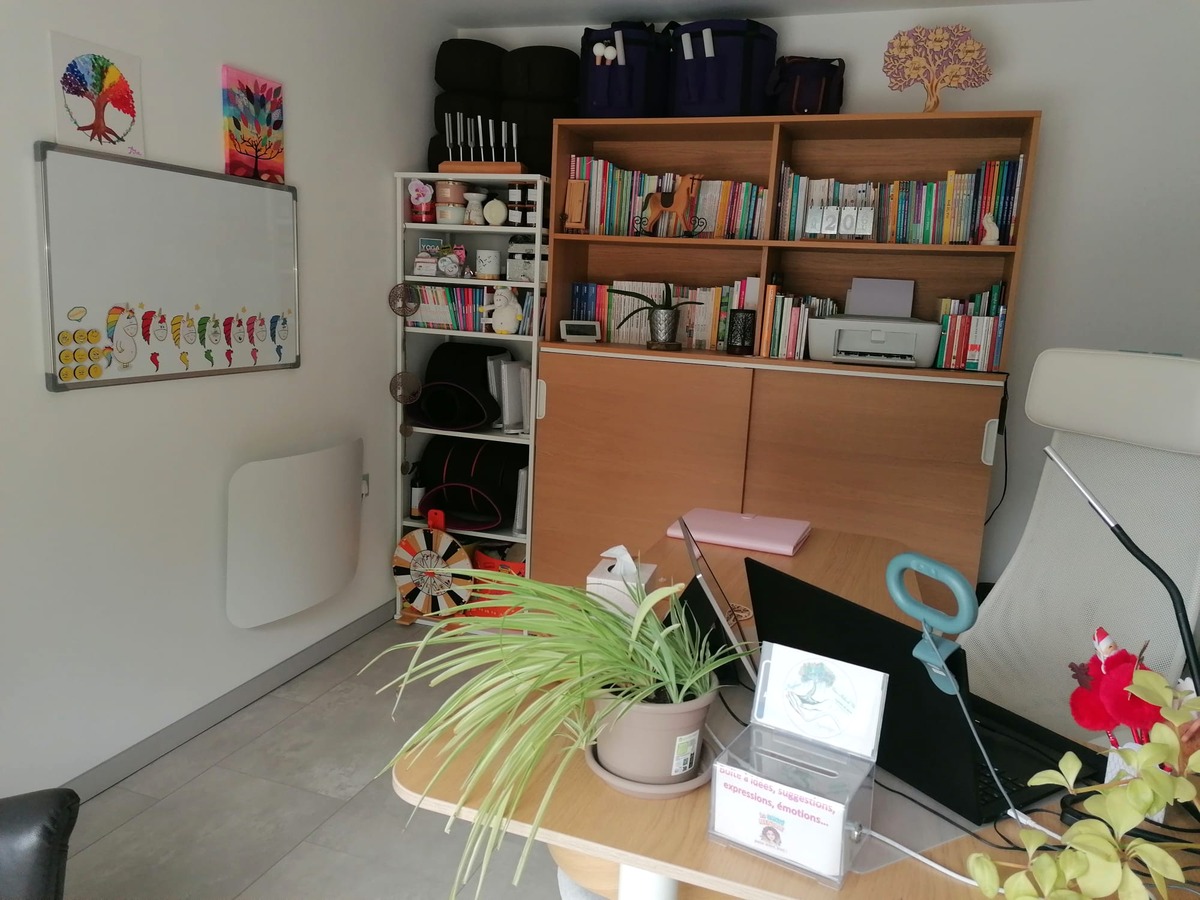 Intérieur du cabinet de sophrologie des Portes du Souffle à Marray