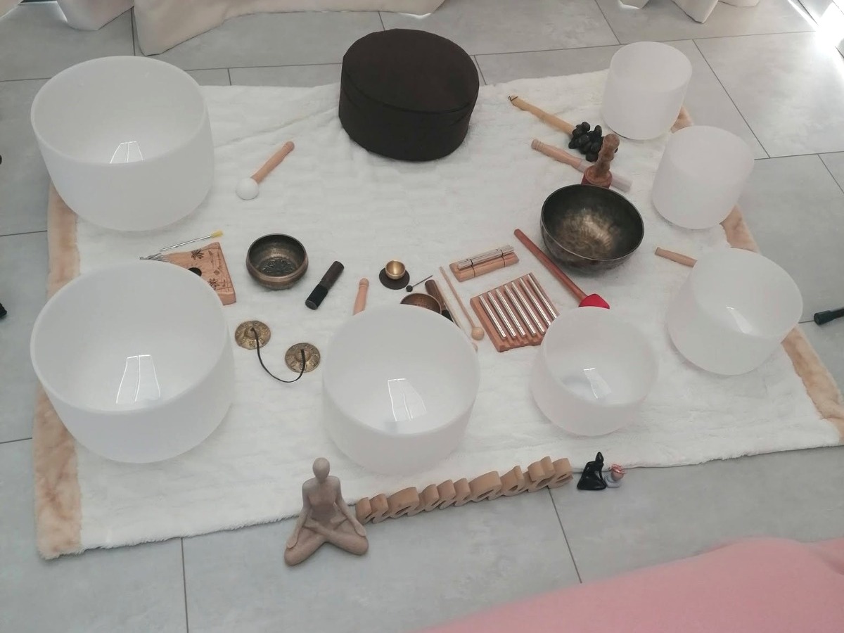 Bols et instruments utilisés en sonothérapie aux Portes du Souffle
