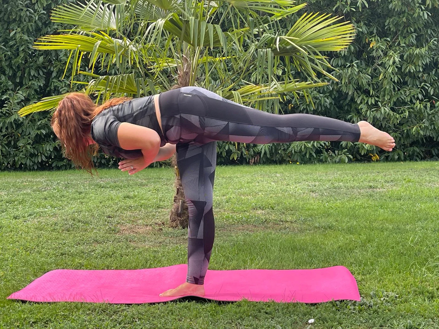 Angélique en yoga Yang : équilibre debout