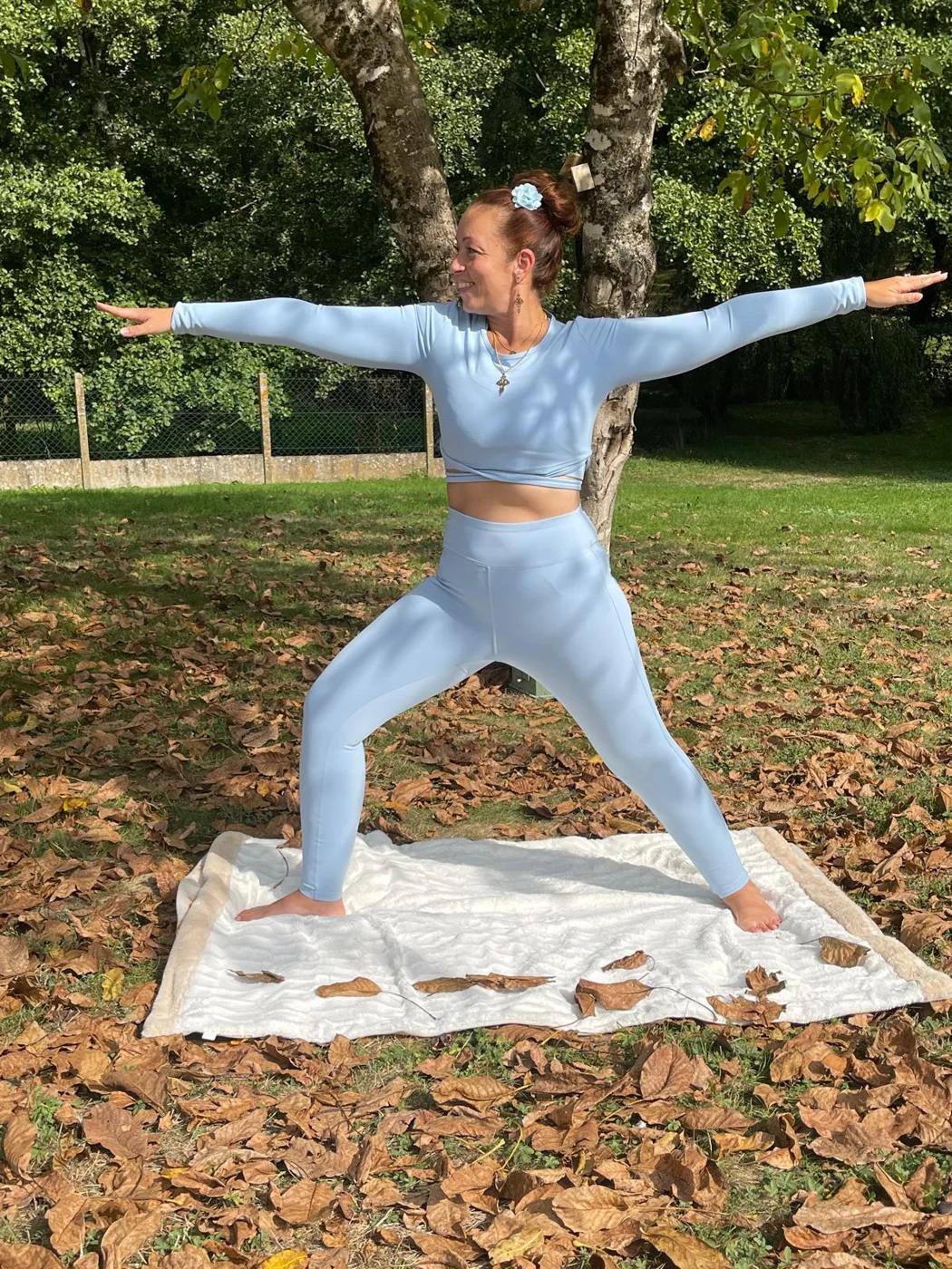 Angélique en yoga Yang : guerrier ii